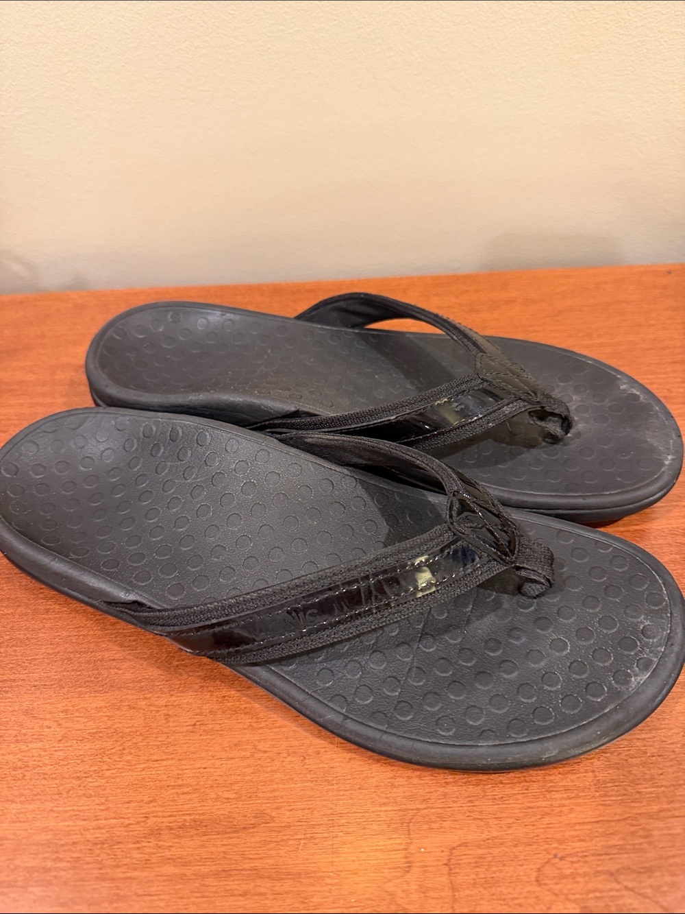 Vionic Black Women's Flip-Flop Sandals 8.5